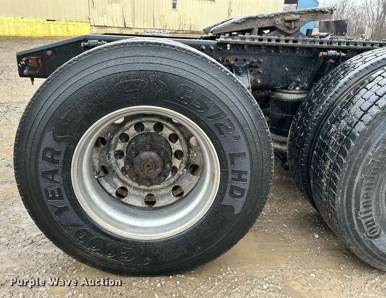 image for item NE9704 2014 Mack CXU613 semi truck