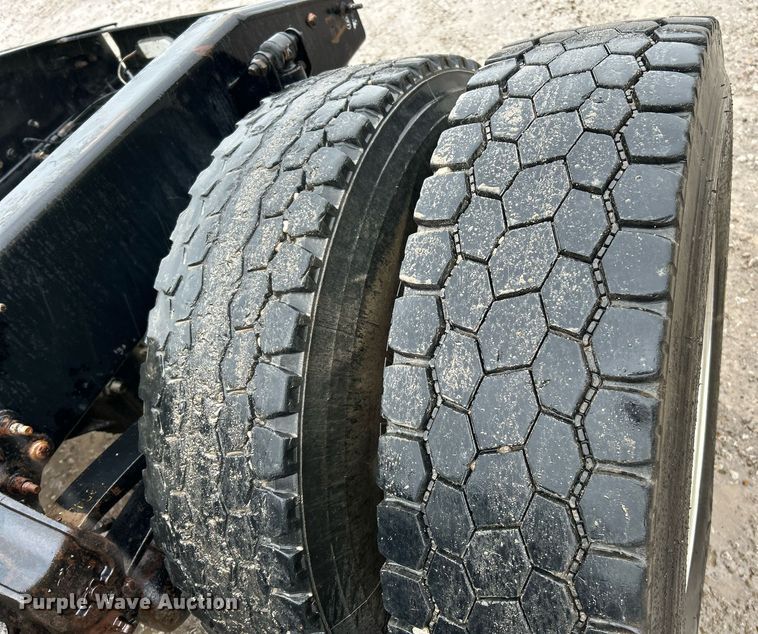 image for item NE9704 2014 Mack CXU613 semi truck