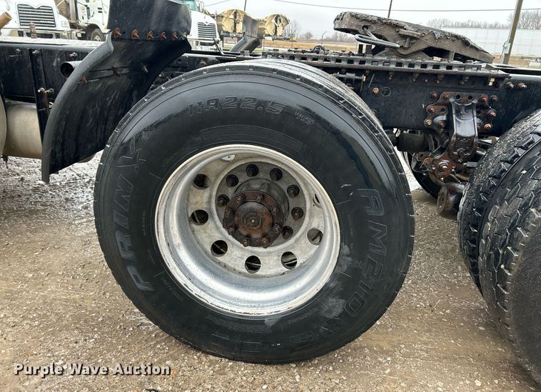 image for item NE9704 2014 Mack CXU613 semi truck