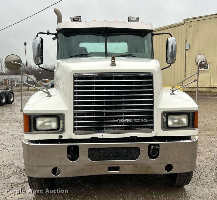 image for item NE9705 2012 Mack CHU613 semi truck