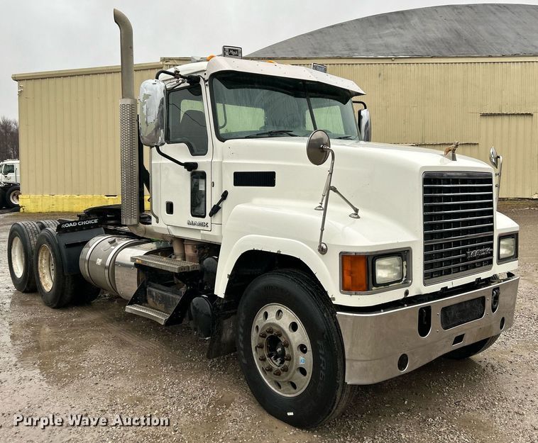 image for item NE9705 2012 Mack CHU613 semi truck