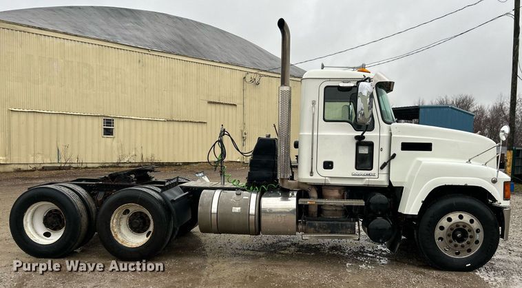 image for item NE9705 2012 Mack CHU613 semi truck
