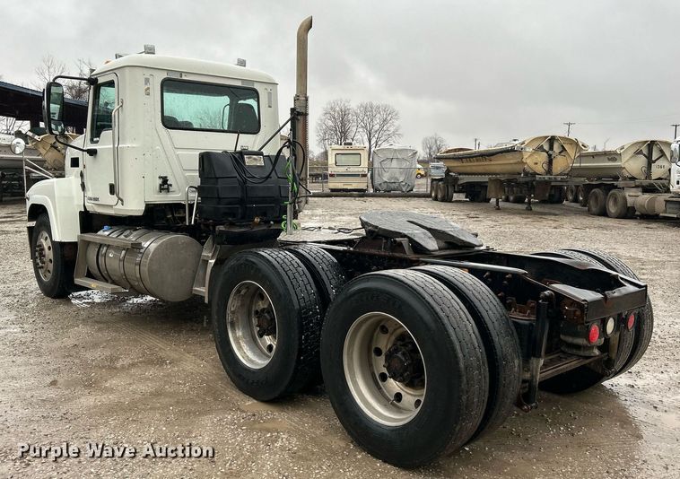 image for item NE9705 2012 Mack CHU613 semi truck