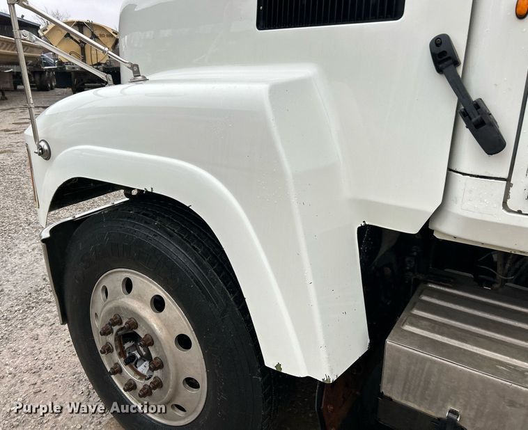 image for item NE9705 2012 Mack CHU613 semi truck