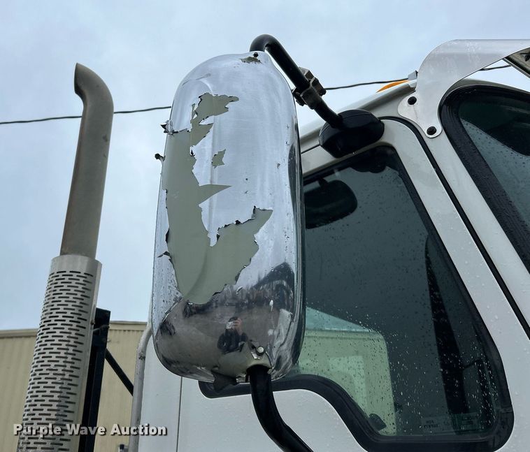 image for item NE9705 2012 Mack CHU613 semi truck