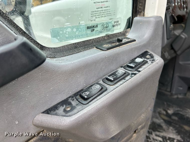 image for item NE9705 2012 Mack CHU613 semi truck