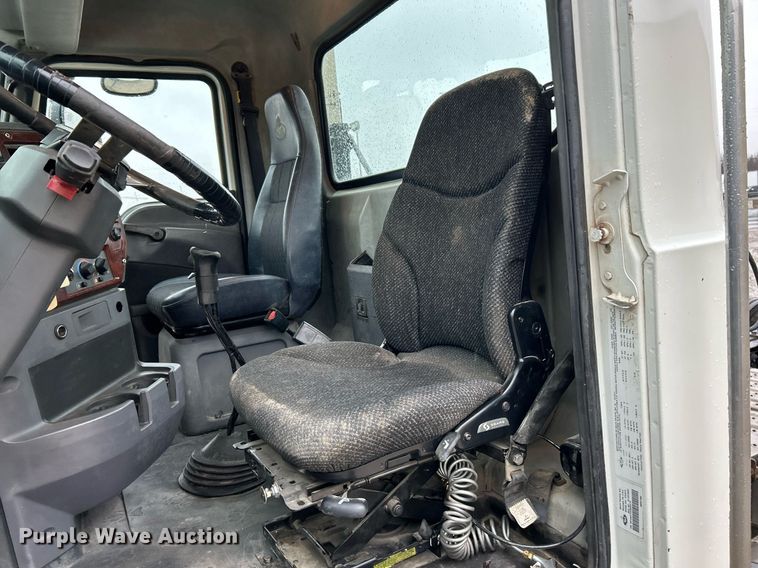 image for item NE9705 2012 Mack CHU613 semi truck