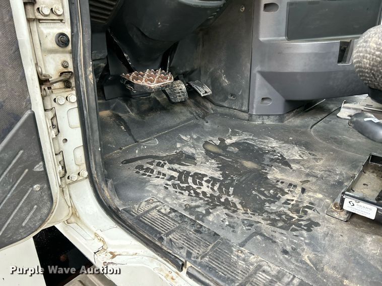 image for item NE9705 2012 Mack CHU613 semi truck