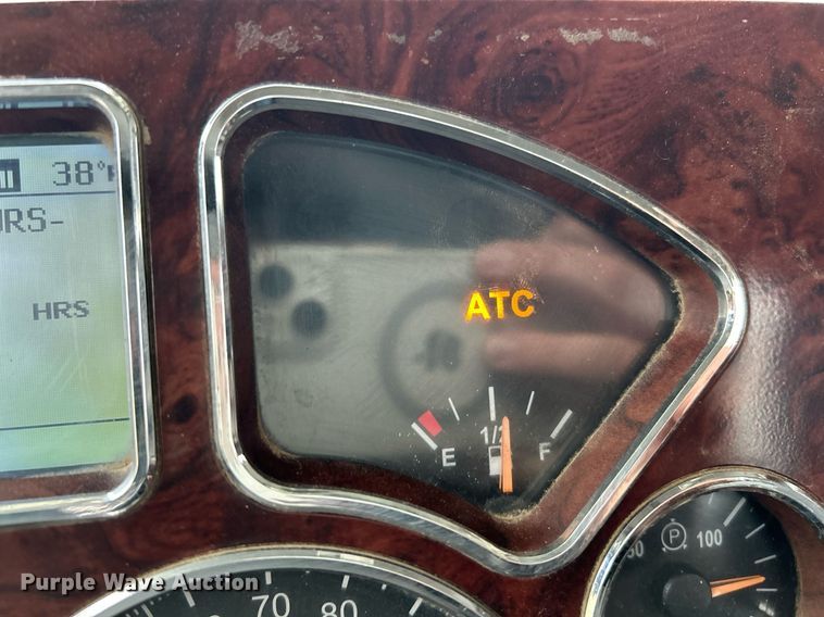 image for item NE9705 2012 Mack CHU613 semi truck