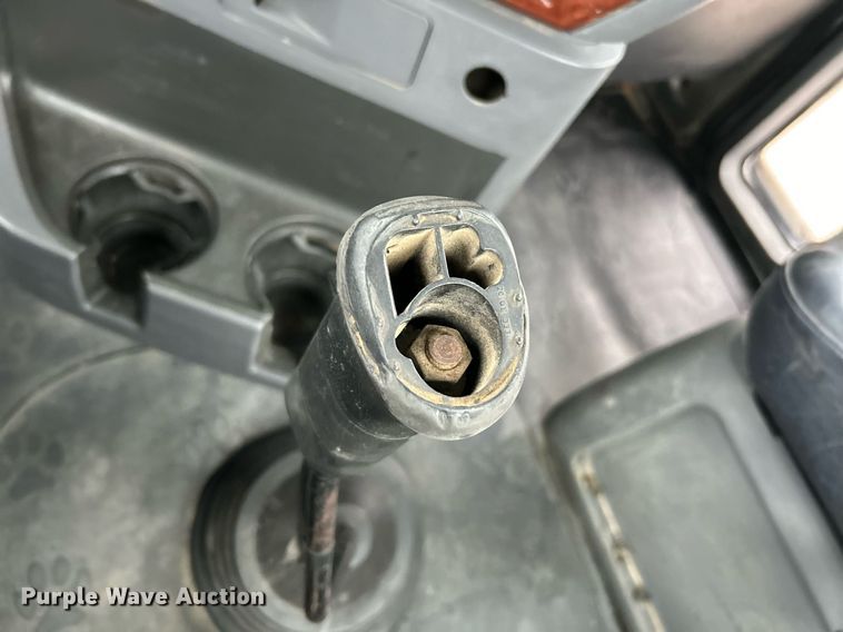 image for item NE9705 2012 Mack CHU613 semi truck