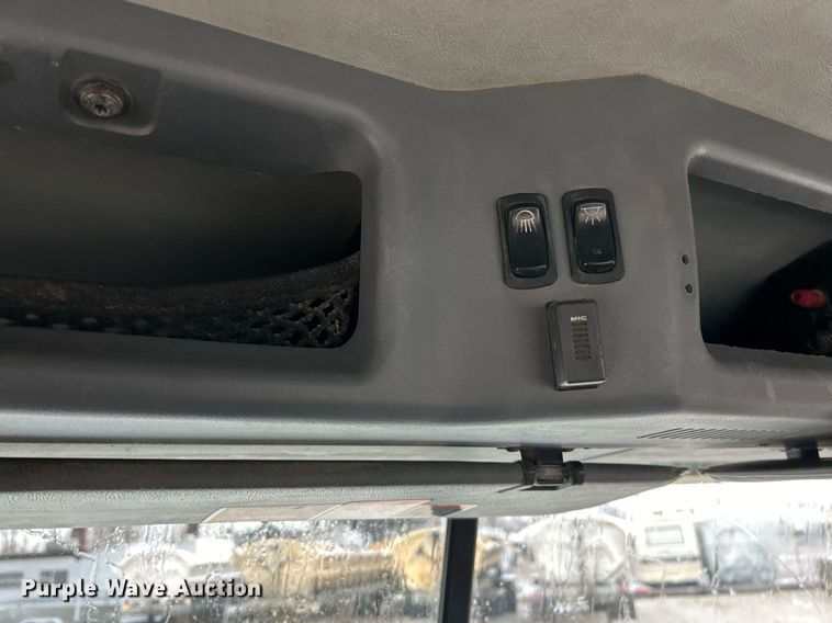 image for item NE9705 2012 Mack CHU613 semi truck