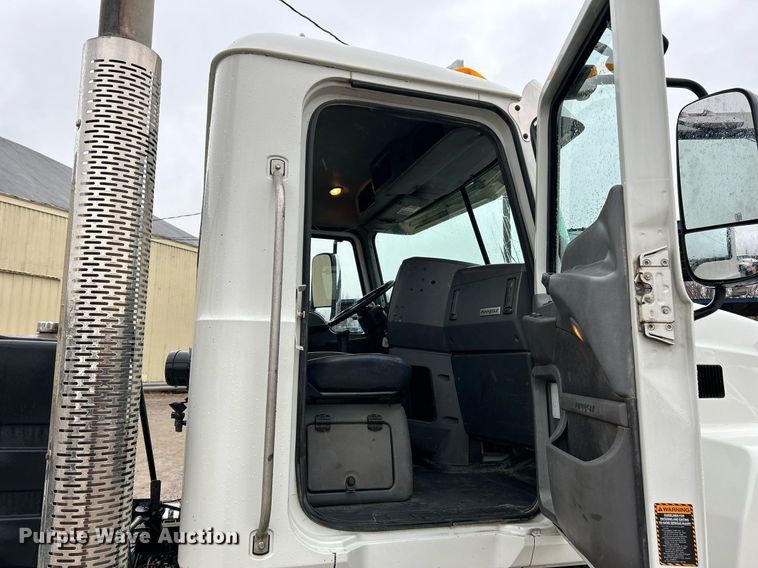 image for item NE9705 2012 Mack CHU613 semi truck