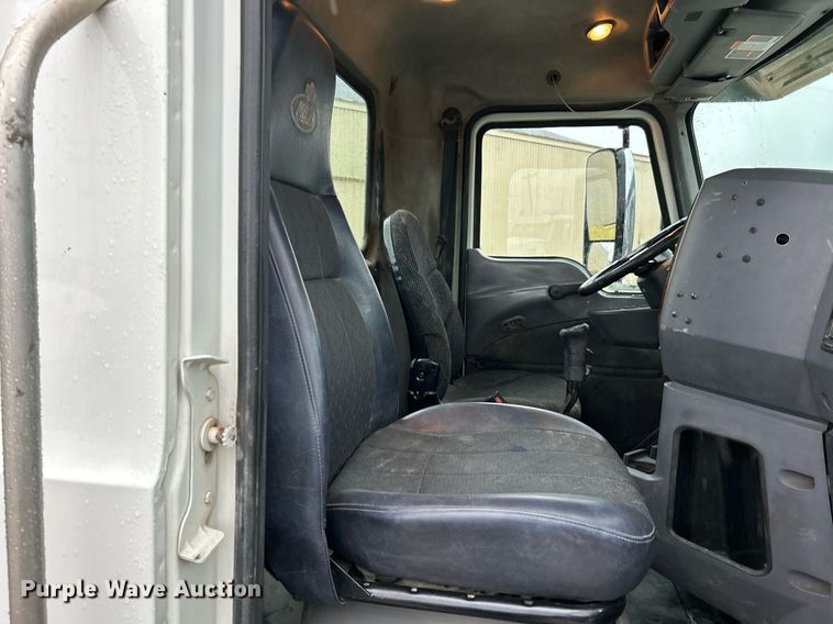 image for item NE9705 2012 Mack CHU613 semi truck