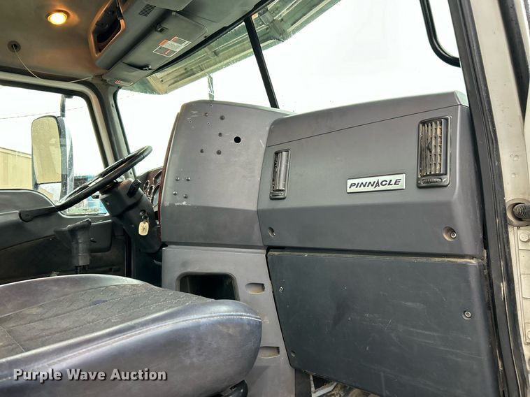 image for item NE9705 2012 Mack CHU613 semi truck