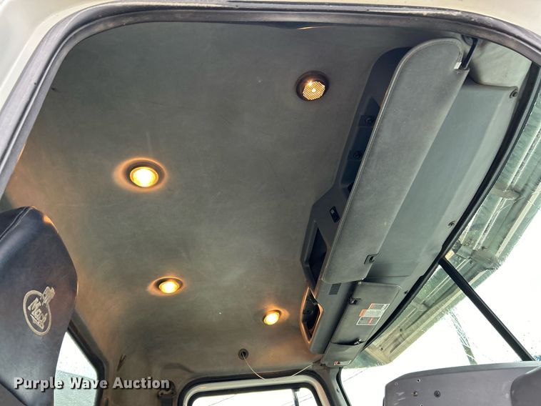 image for item NE9705 2012 Mack CHU613 semi truck