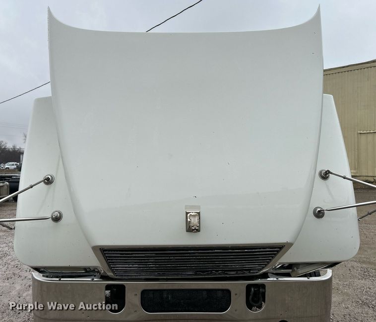 image for item NE9705 2012 Mack CHU613 semi truck