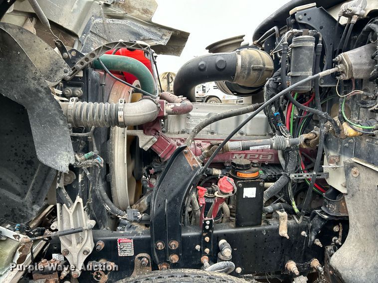 image for item NE9705 2012 Mack CHU613 semi truck