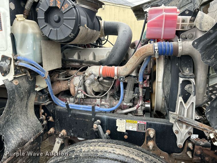 image for item NE9705 2012 Mack CHU613 semi truck