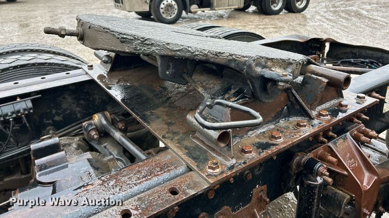 image for item NE9705 2012 Mack CHU613 semi truck