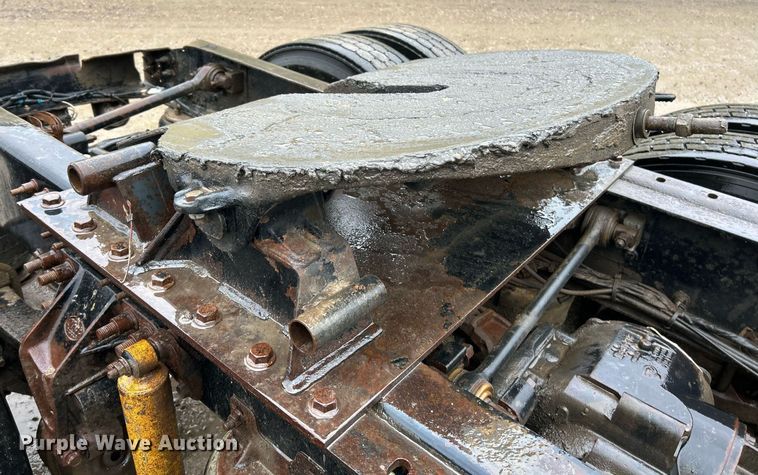 image for item NE9705 2012 Mack CHU613 semi truck