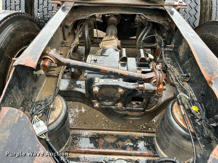 image for item NE9705 2012 Mack CHU613 semi truck