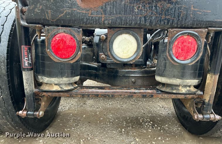 image for item NE9705 2012 Mack CHU613 semi truck