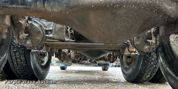 image for item NE9705 2012 Mack CHU613 semi truck