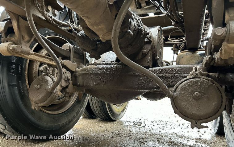 image for item NE9705 2012 Mack CHU613 semi truck