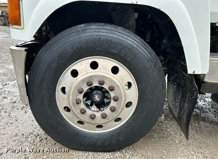 image for item NE9705 2012 Mack CHU613 semi truck