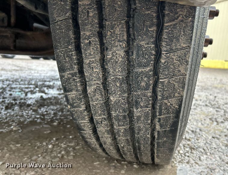 image for item NE9705 2012 Mack CHU613 semi truck