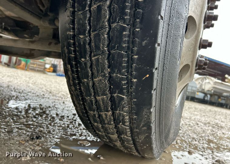 image for item NE9705 2012 Mack CHU613 semi truck