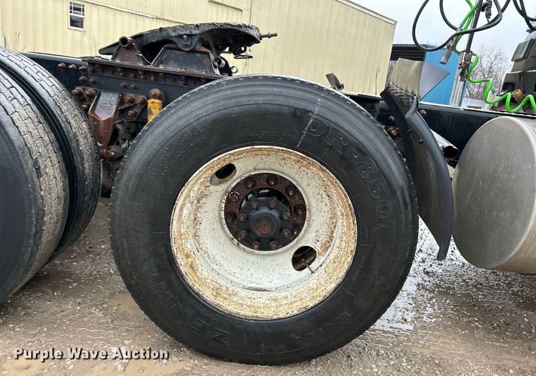 image for item NE9705 2012 Mack CHU613 semi truck