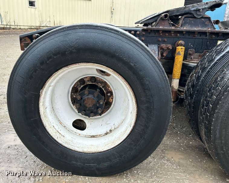 image for item NE9705 2012 Mack CHU613 semi truck