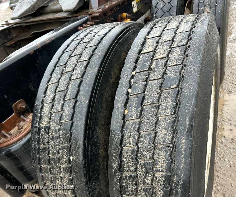 image for item NE9705 2012 Mack CHU613 semi truck