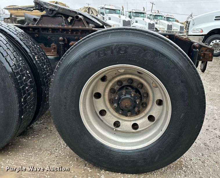 image for item NE9705 2012 Mack CHU613 semi truck