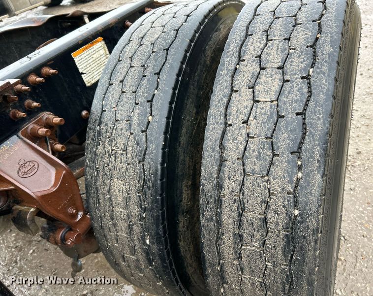 image for item NE9705 2012 Mack CHU613 semi truck