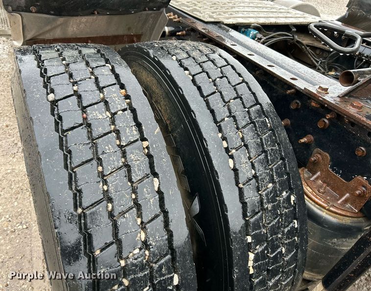 image for item NE9705 2012 Mack CHU613 semi truck