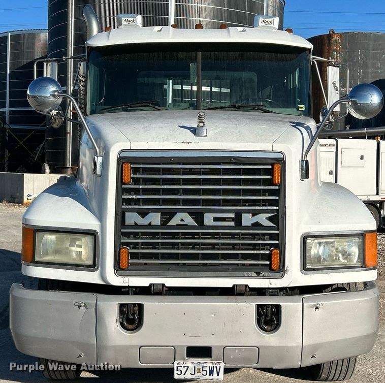 image for item NR9506 1999 Mack CH613 Maxi Cruise semi truck
