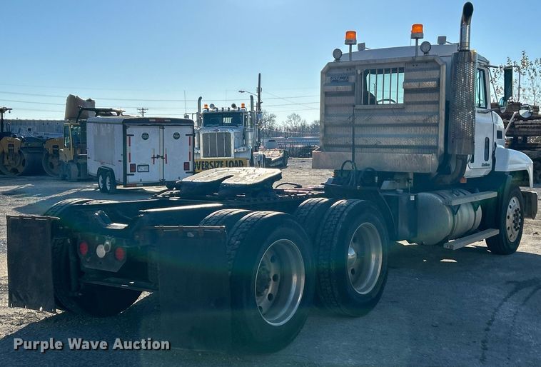 image for item NR9506 1999 Mack CH613 Maxi Cruise semi truck