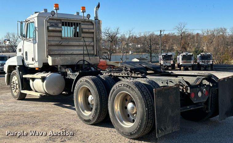 image for item NR9506 1999 Mack CH613 Maxi Cruise semi truck