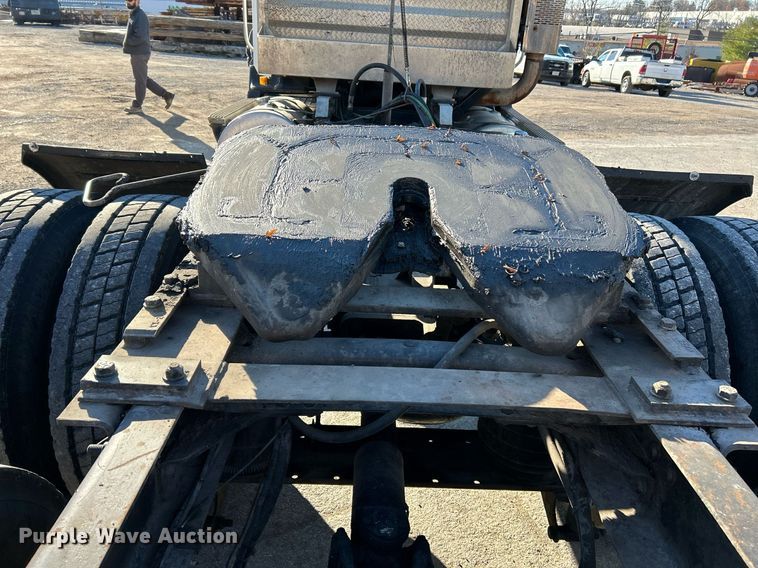 image for item NR9506 1999 Mack CH613 Maxi Cruise semi truck