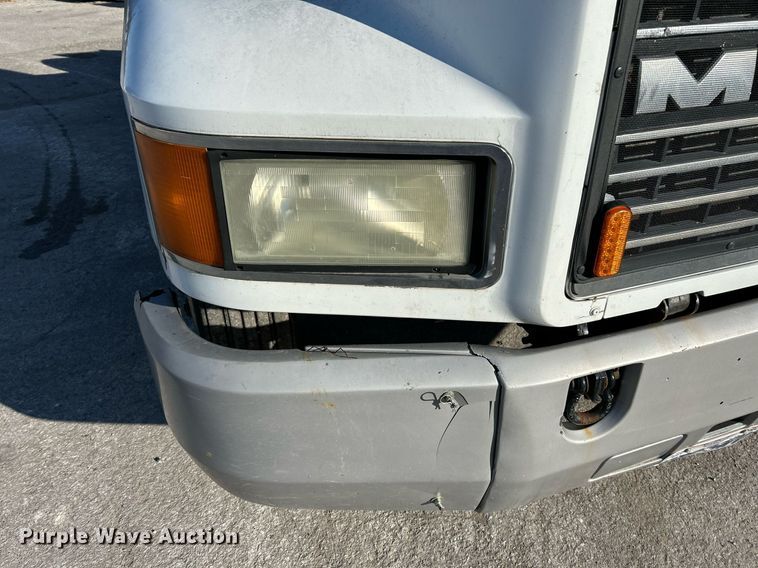 image for item NR9506 1999 Mack CH613 Maxi Cruise semi truck