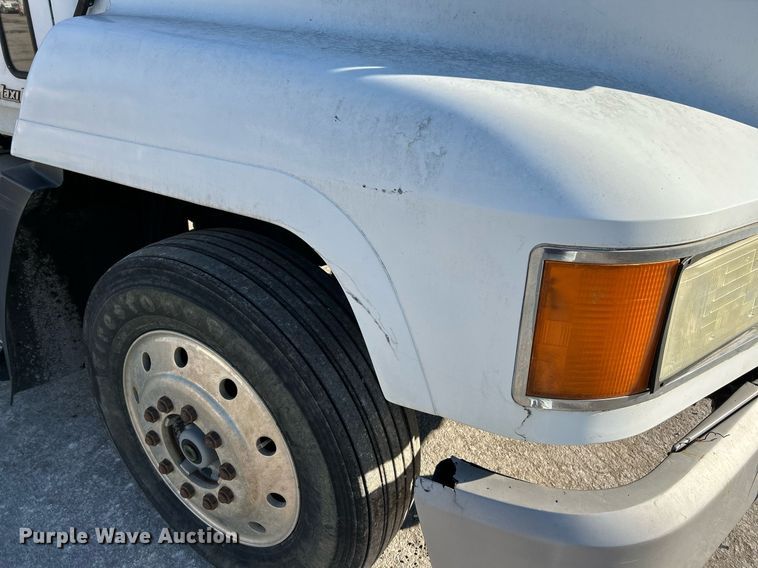 image for item NR9506 1999 Mack CH613 Maxi Cruise semi truck