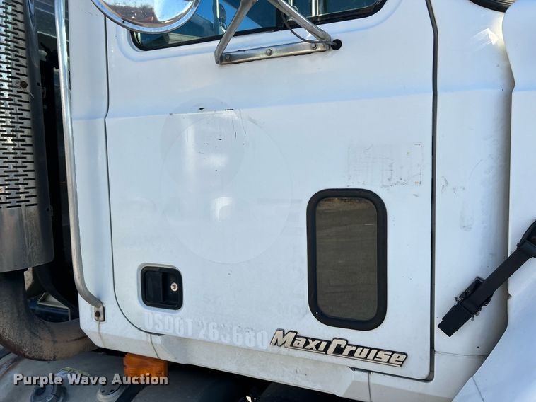 image for item NR9506 1999 Mack CH613 Maxi Cruise semi truck