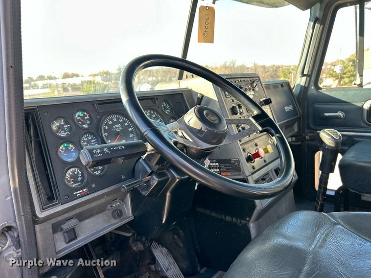 image for item NR9506 1999 Mack CH613 Maxi Cruise semi truck