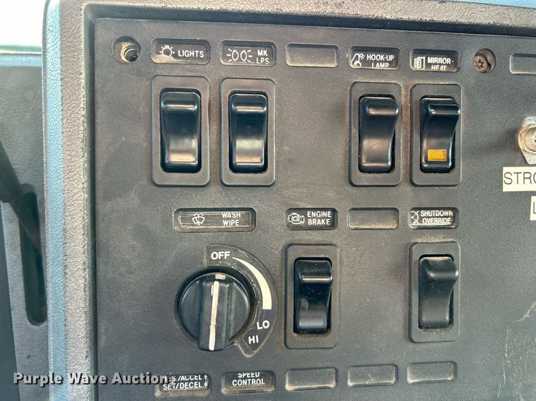 image for item NR9506 1999 Mack CH613 Maxi Cruise semi truck