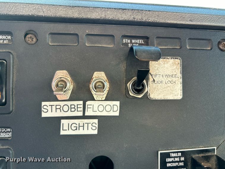 image for item NR9506 1999 Mack CH613 Maxi Cruise semi truck