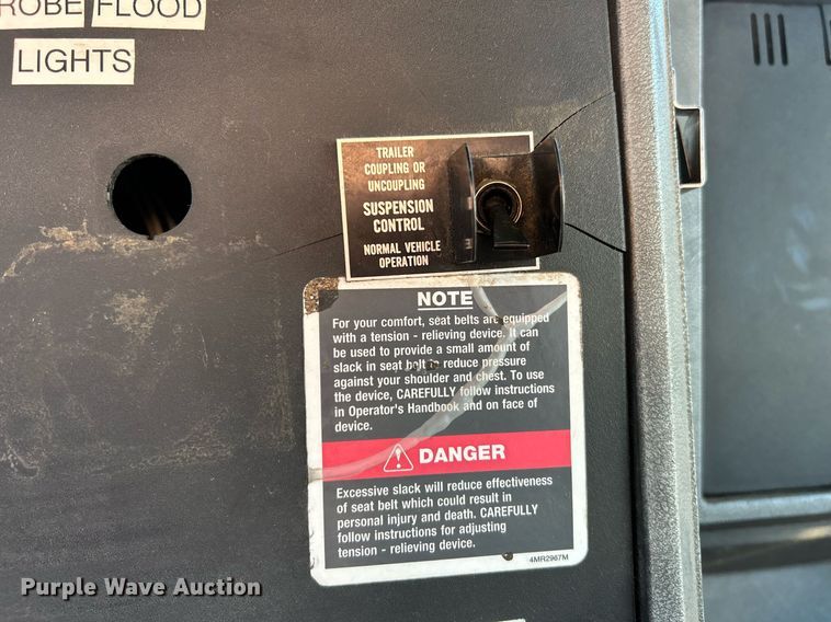 image for item NR9506 1999 Mack CH613 Maxi Cruise semi truck