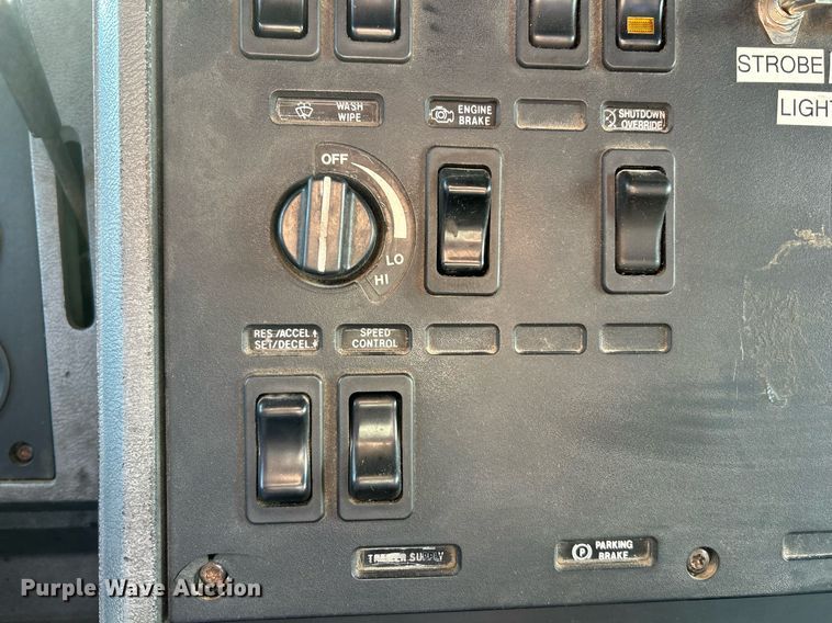 image for item NR9506 1999 Mack CH613 Maxi Cruise semi truck