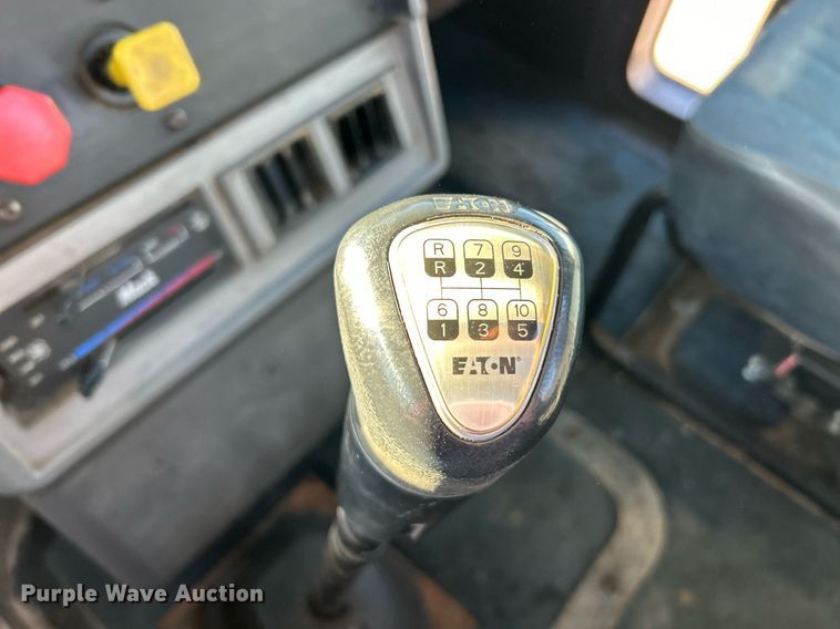 image for item NR9506 1999 Mack CH613 Maxi Cruise semi truck